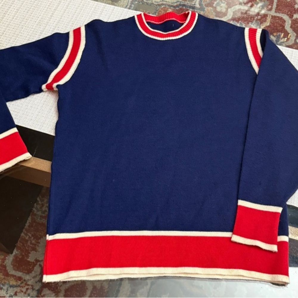 MADE IN ITALY 🇮🇹 Classic Navy and Red Crewneck Sweater, size M